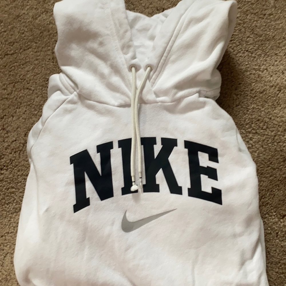 nike sweatshirt